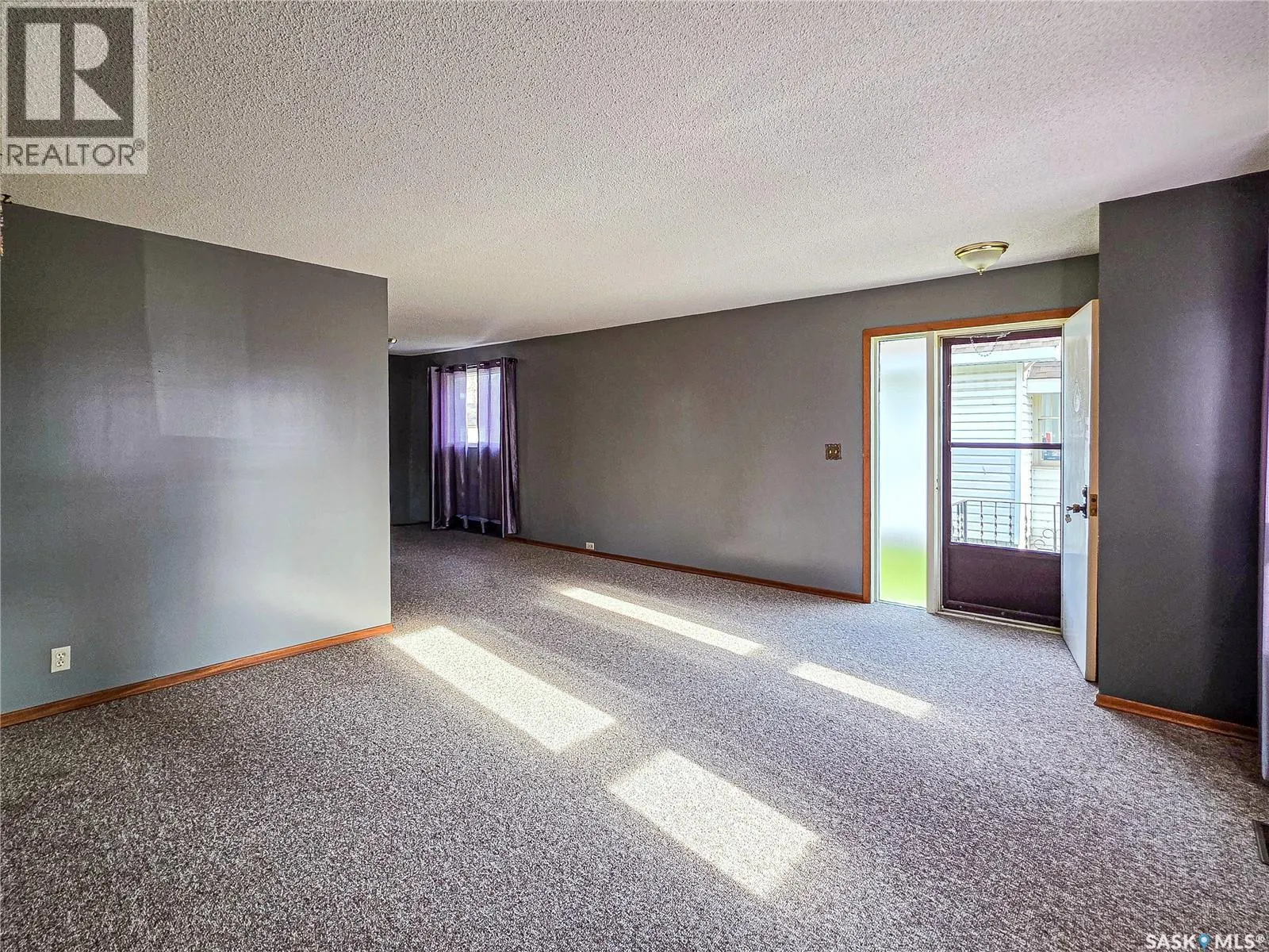 142 5th AVENUE W