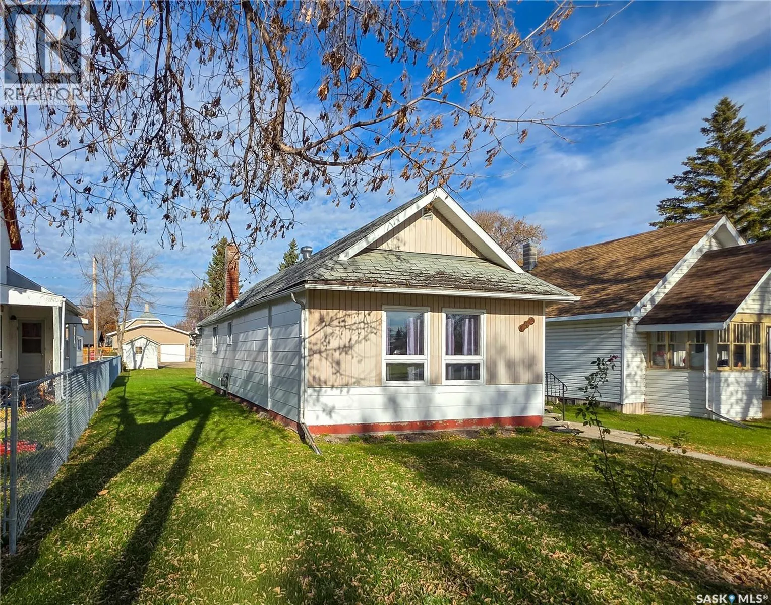 142 5th AVENUE W