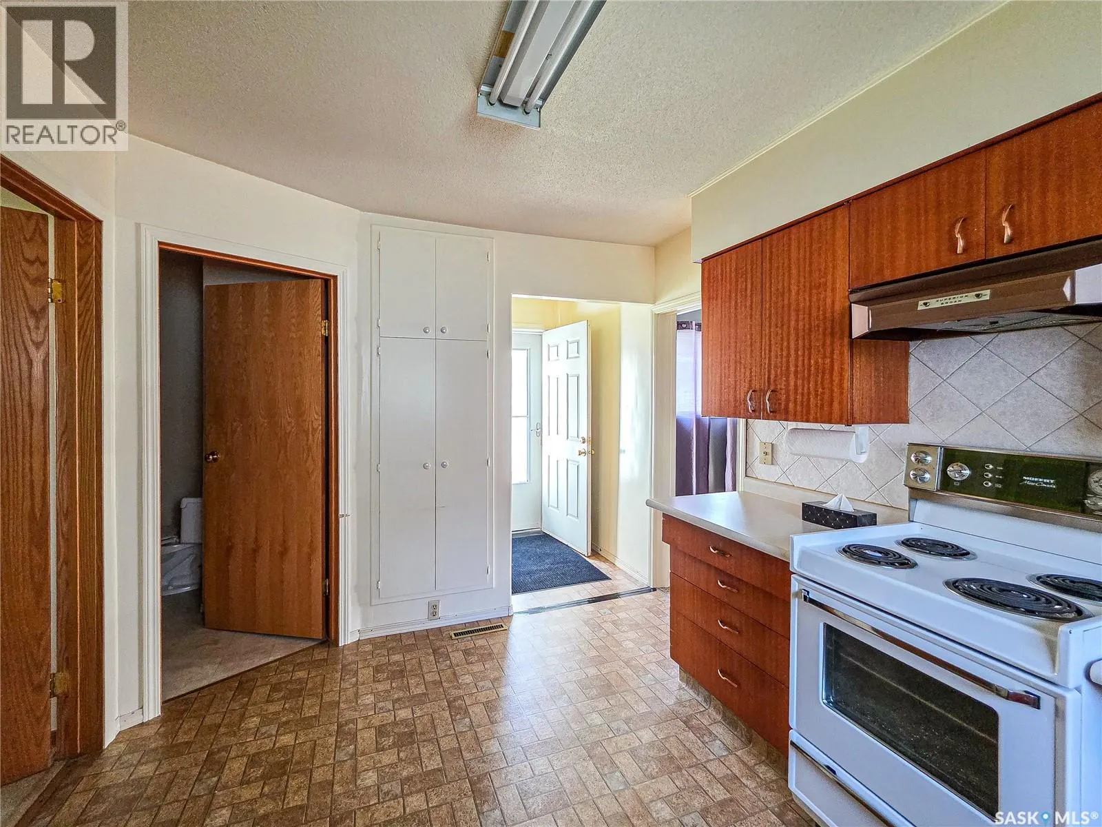 142 5th AVENUE W