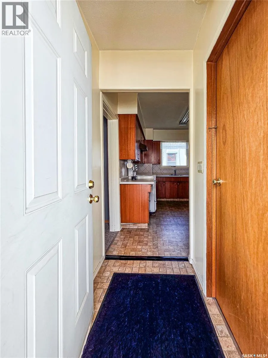 142 5th AVENUE W