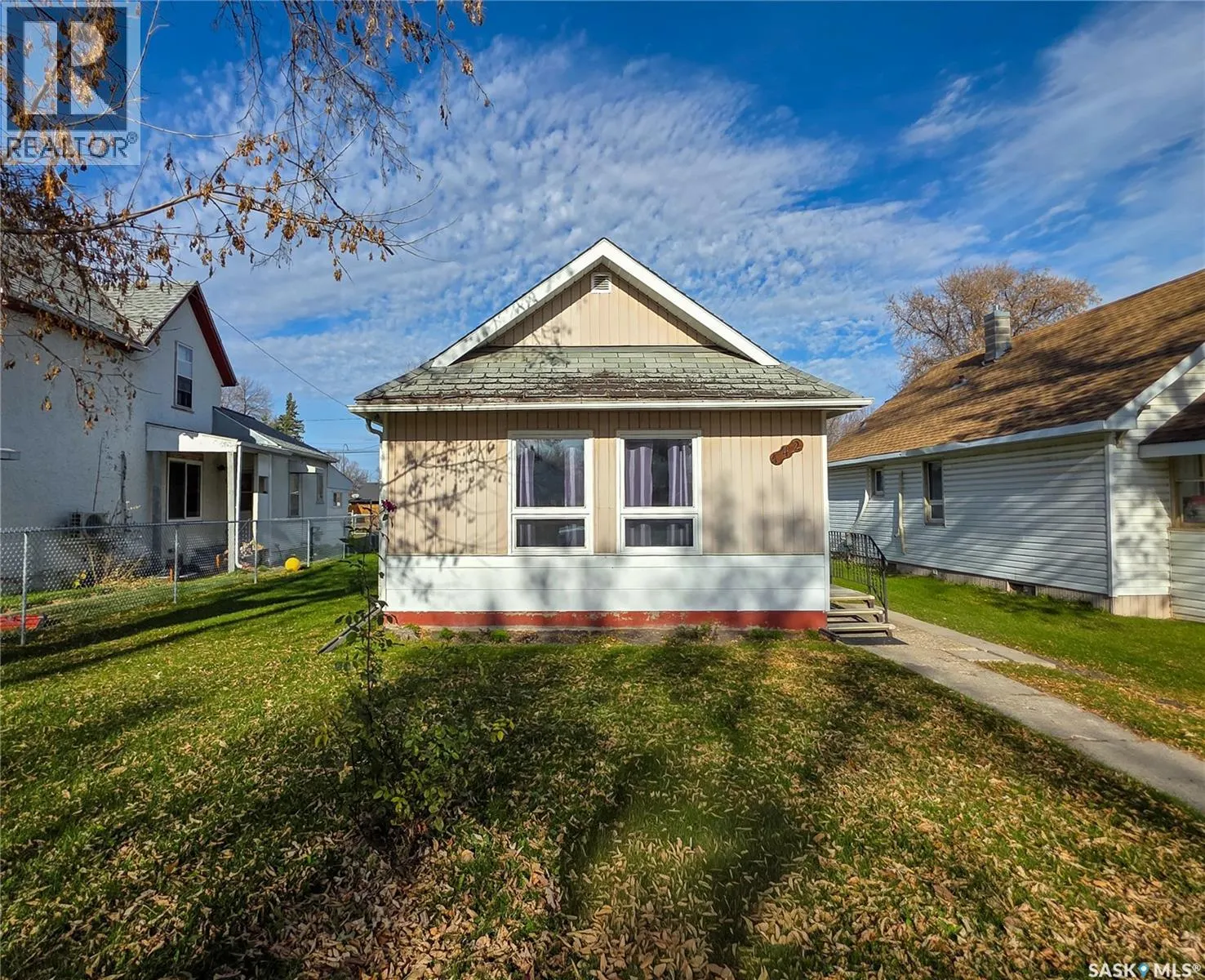 142 5th AVENUE W