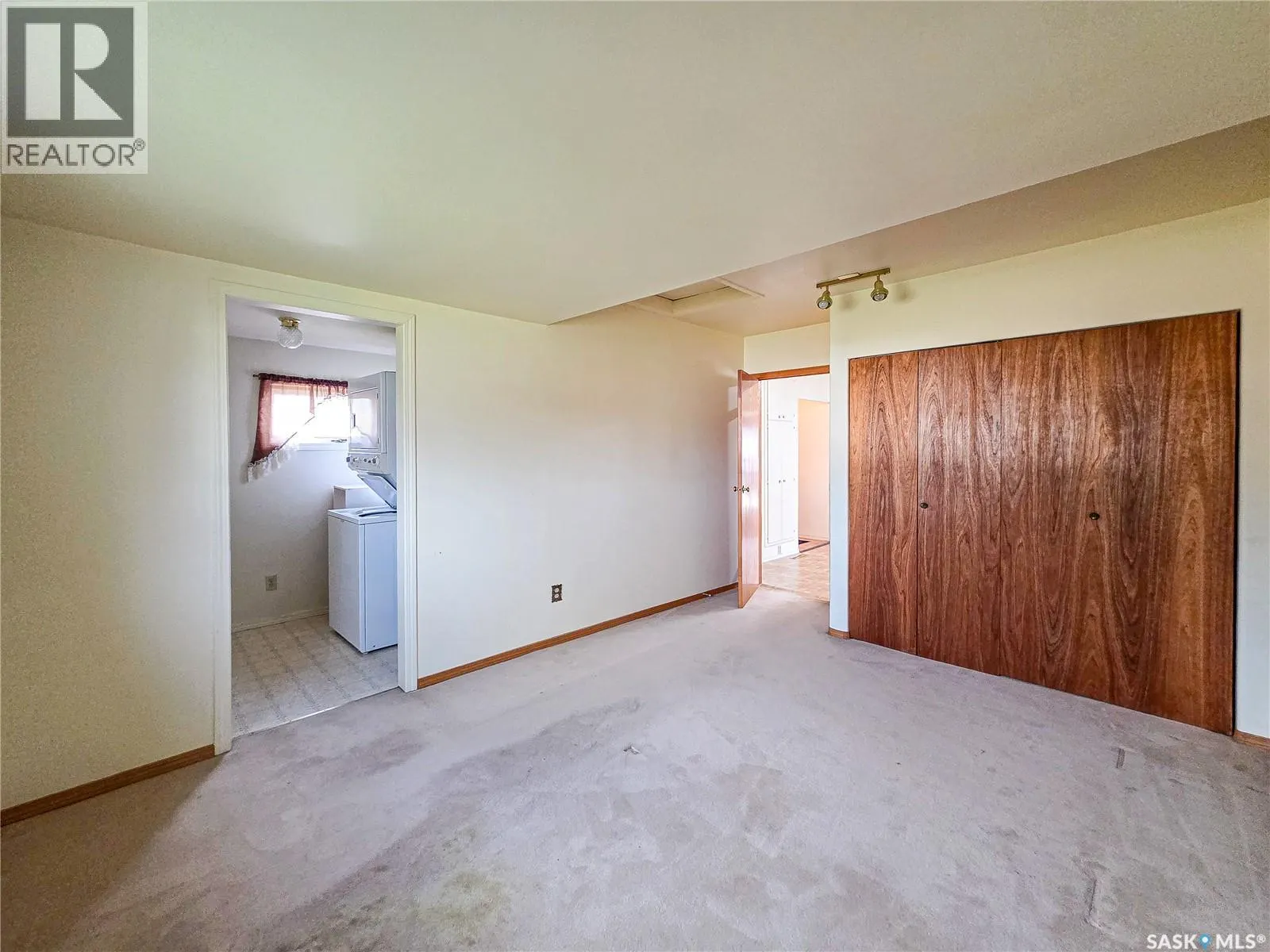 142 5th AVENUE W