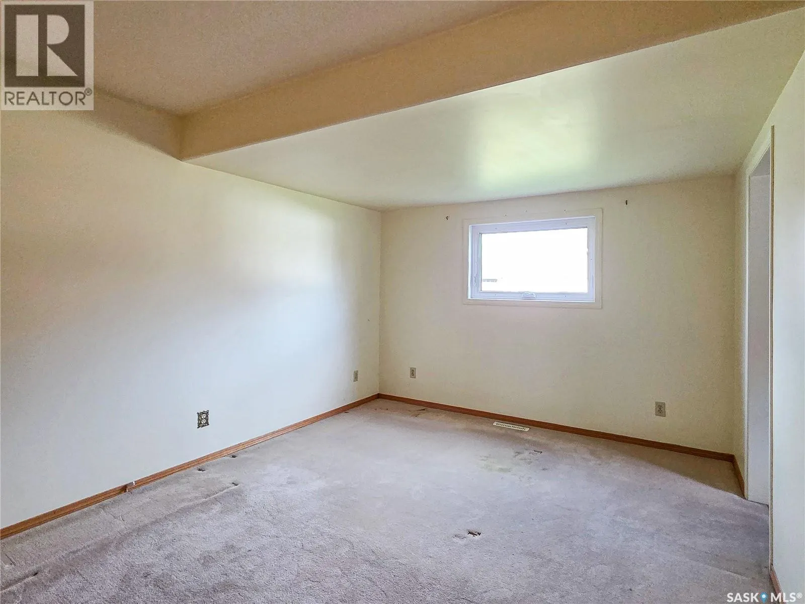 142 5th AVENUE W