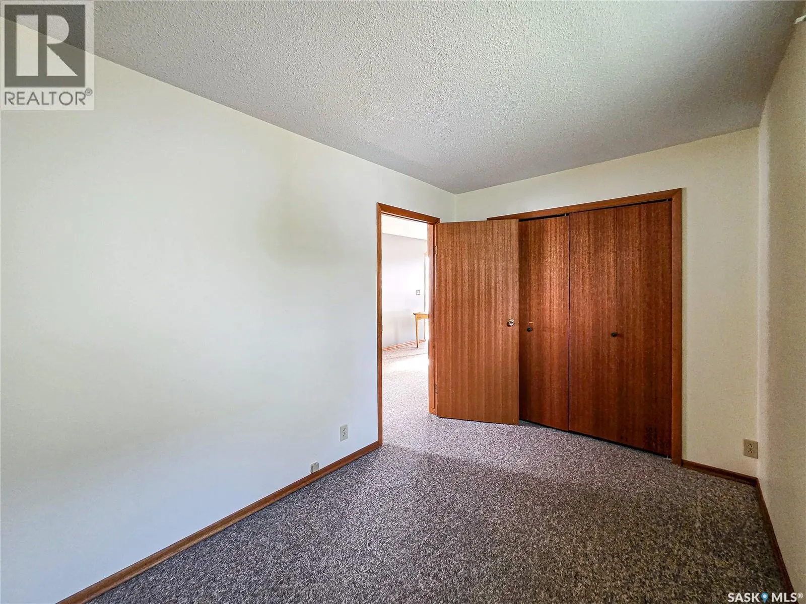 142 5th AVENUE W