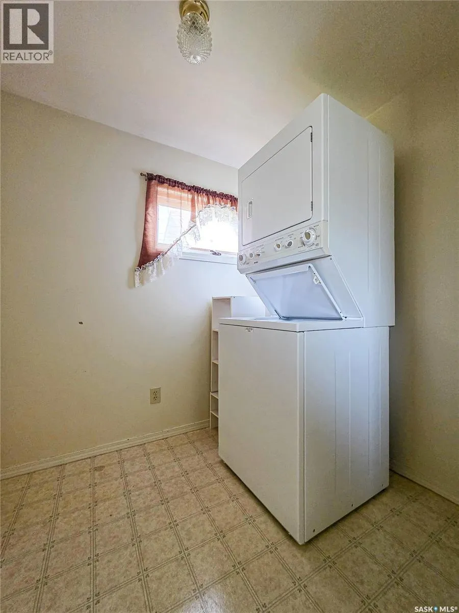 142 5th AVENUE W
