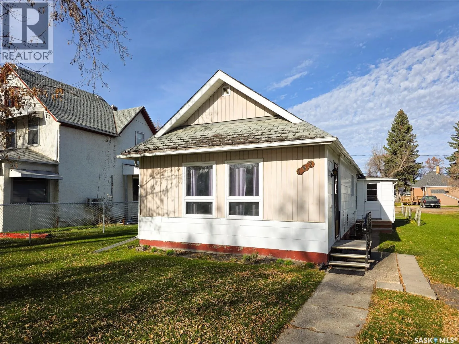 142 5th AVENUE W