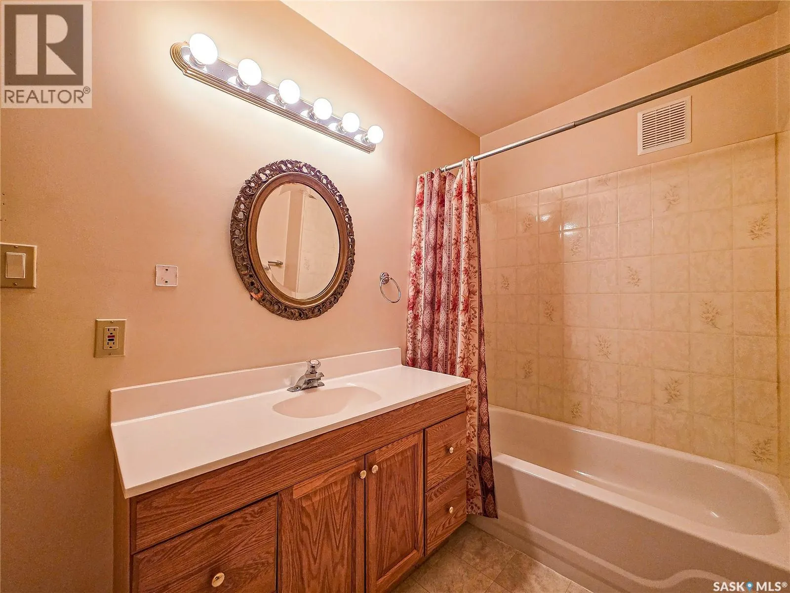 142 5th AVENUE W