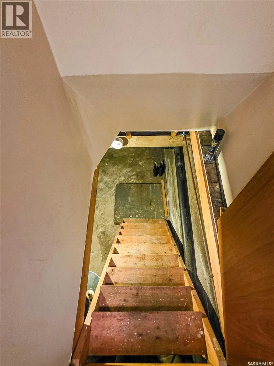 142 5th AVENUE W