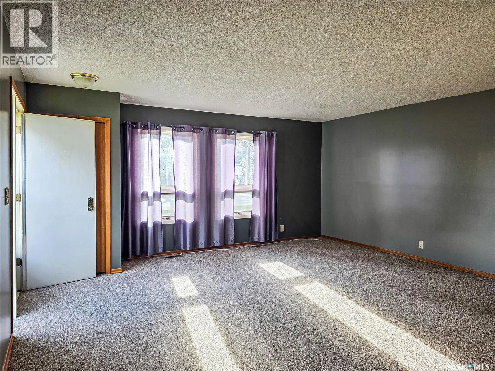 142 5th AVENUE W