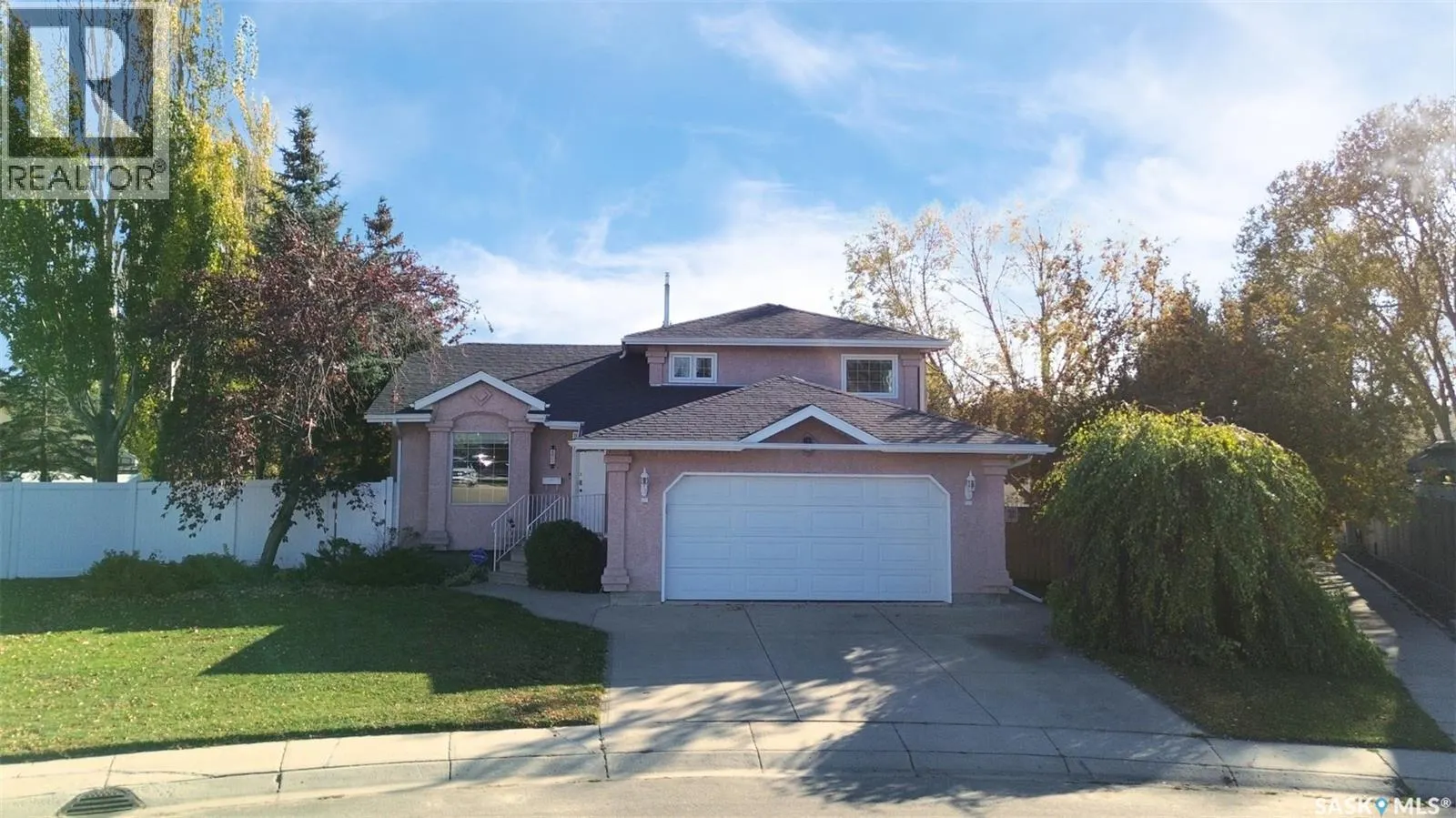 803 Swan CRESCENT