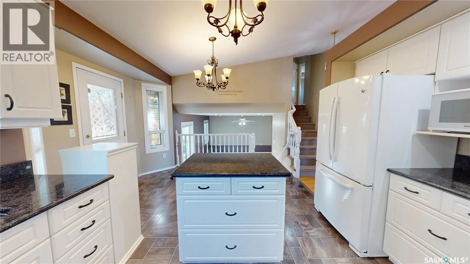 803 Swan CRESCENT