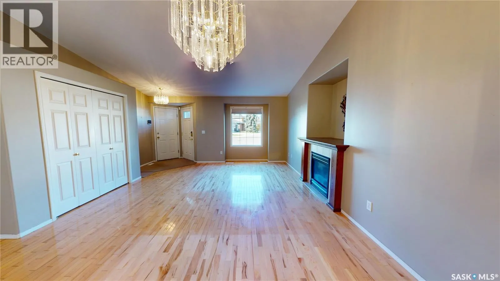 803 Swan CRESCENT