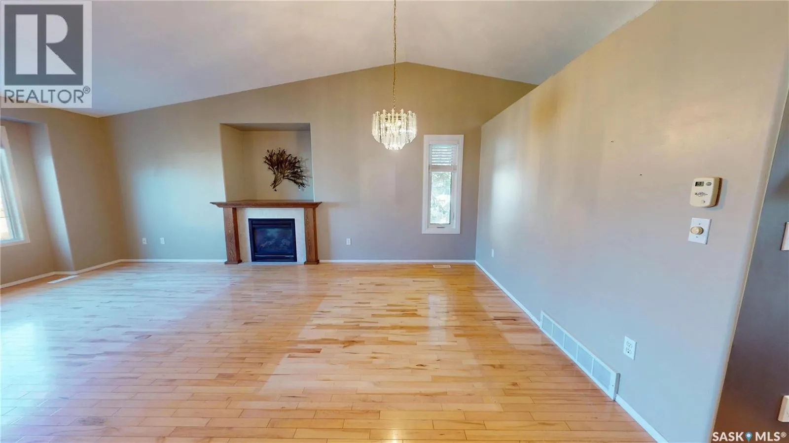 803 Swan CRESCENT