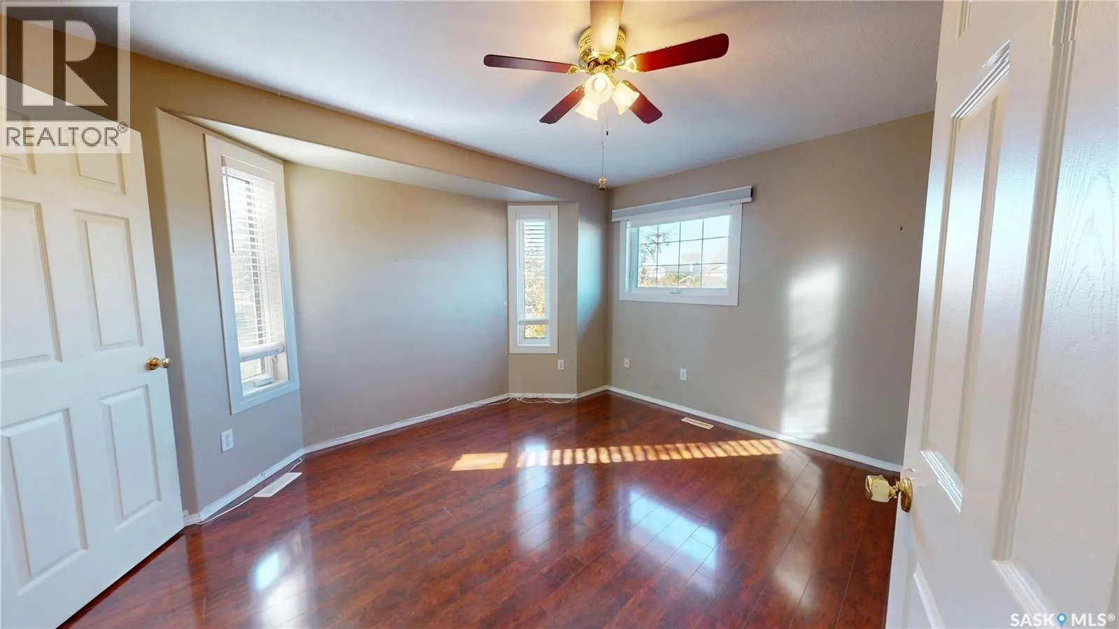 803 Swan CRESCENT