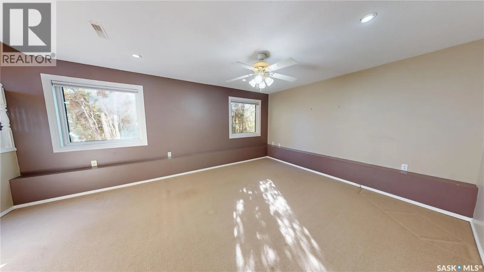 803 Swan CRESCENT