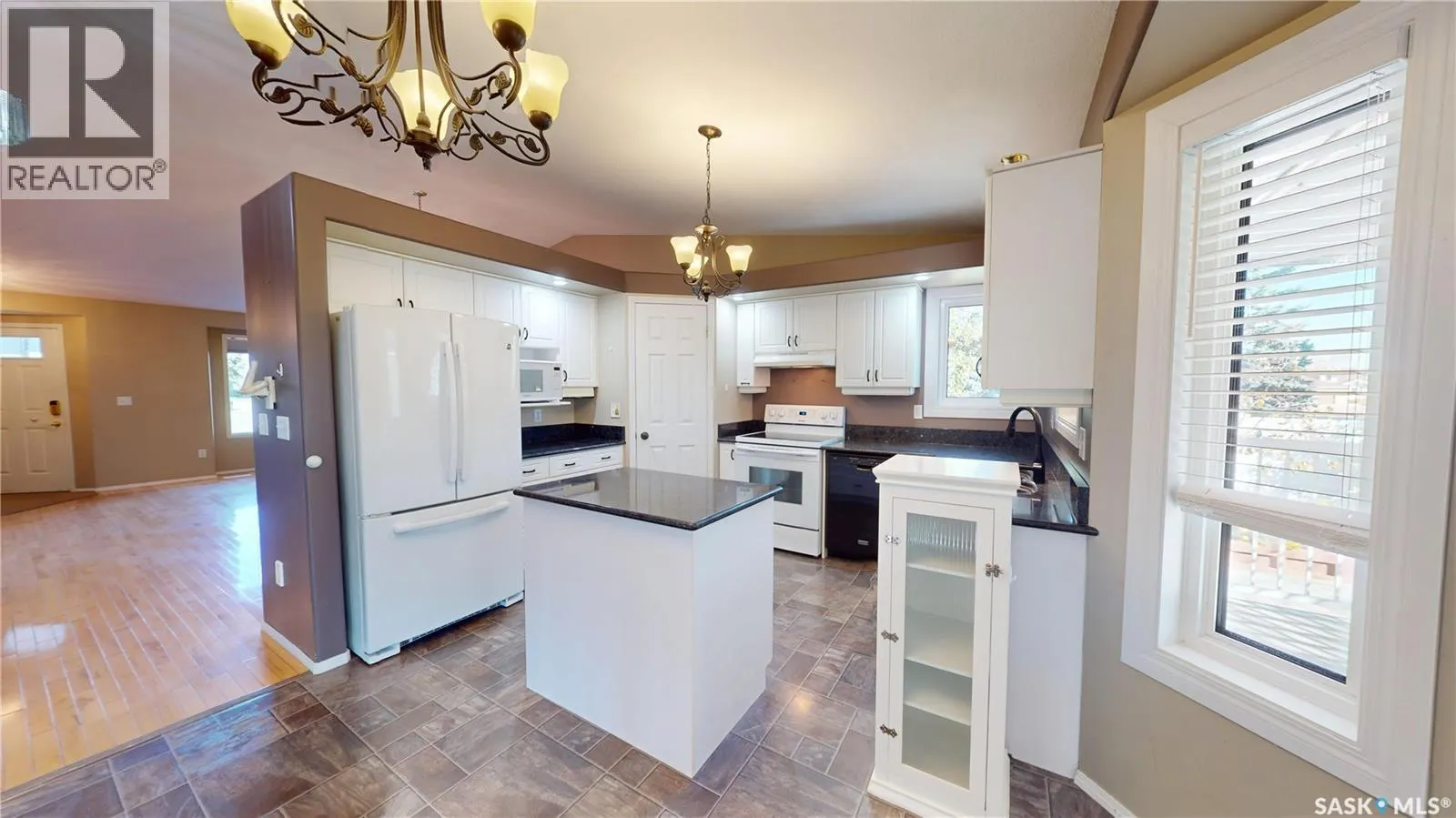 803 Swan CRESCENT