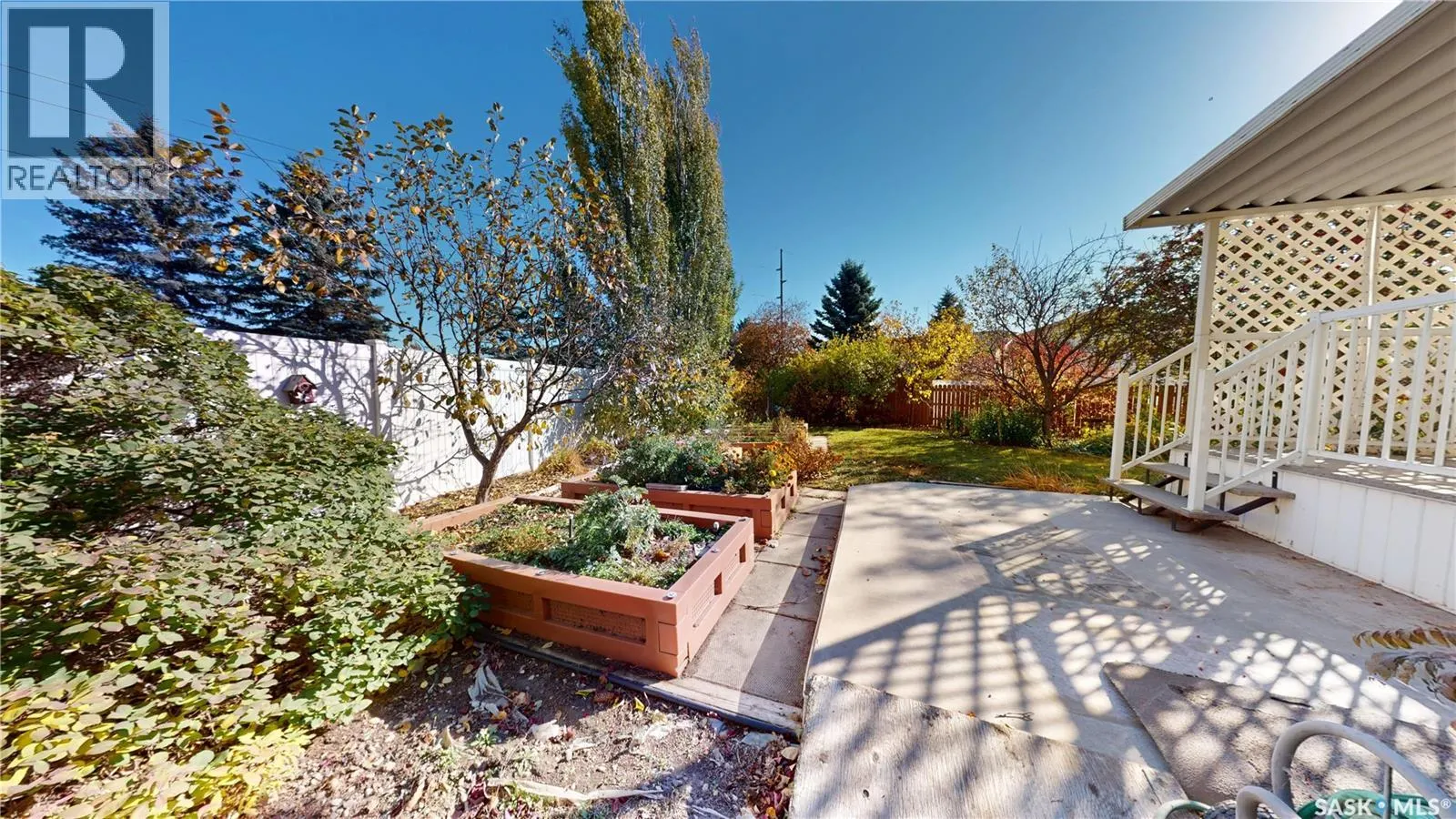 803 Swan CRESCENT