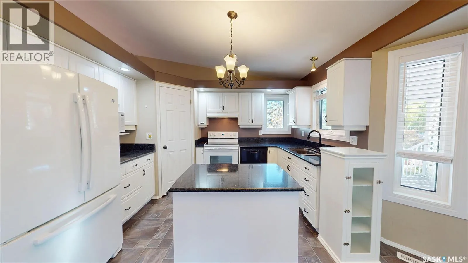 803 Swan CRESCENT