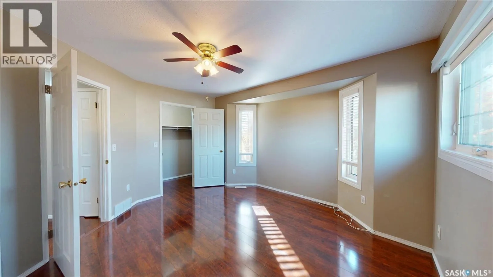 803 Swan CRESCENT
