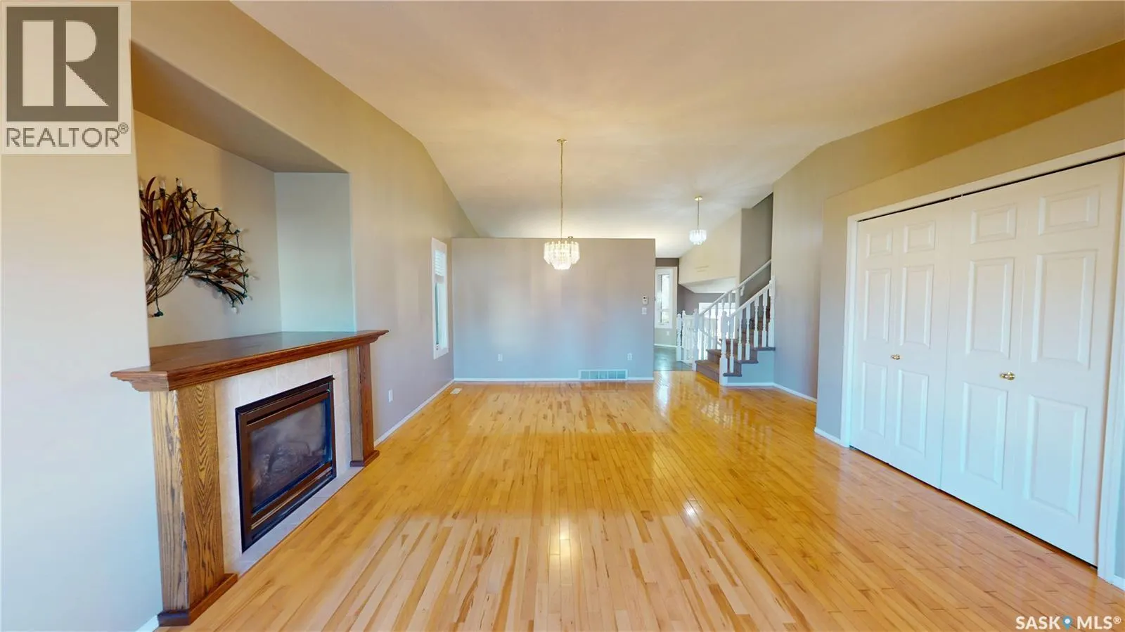 803 Swan CRESCENT