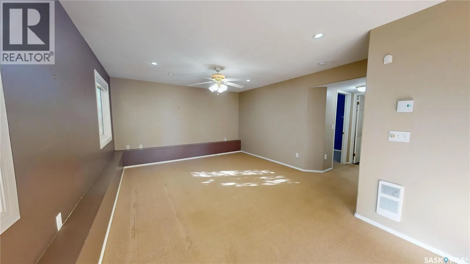 803 Swan CRESCENT