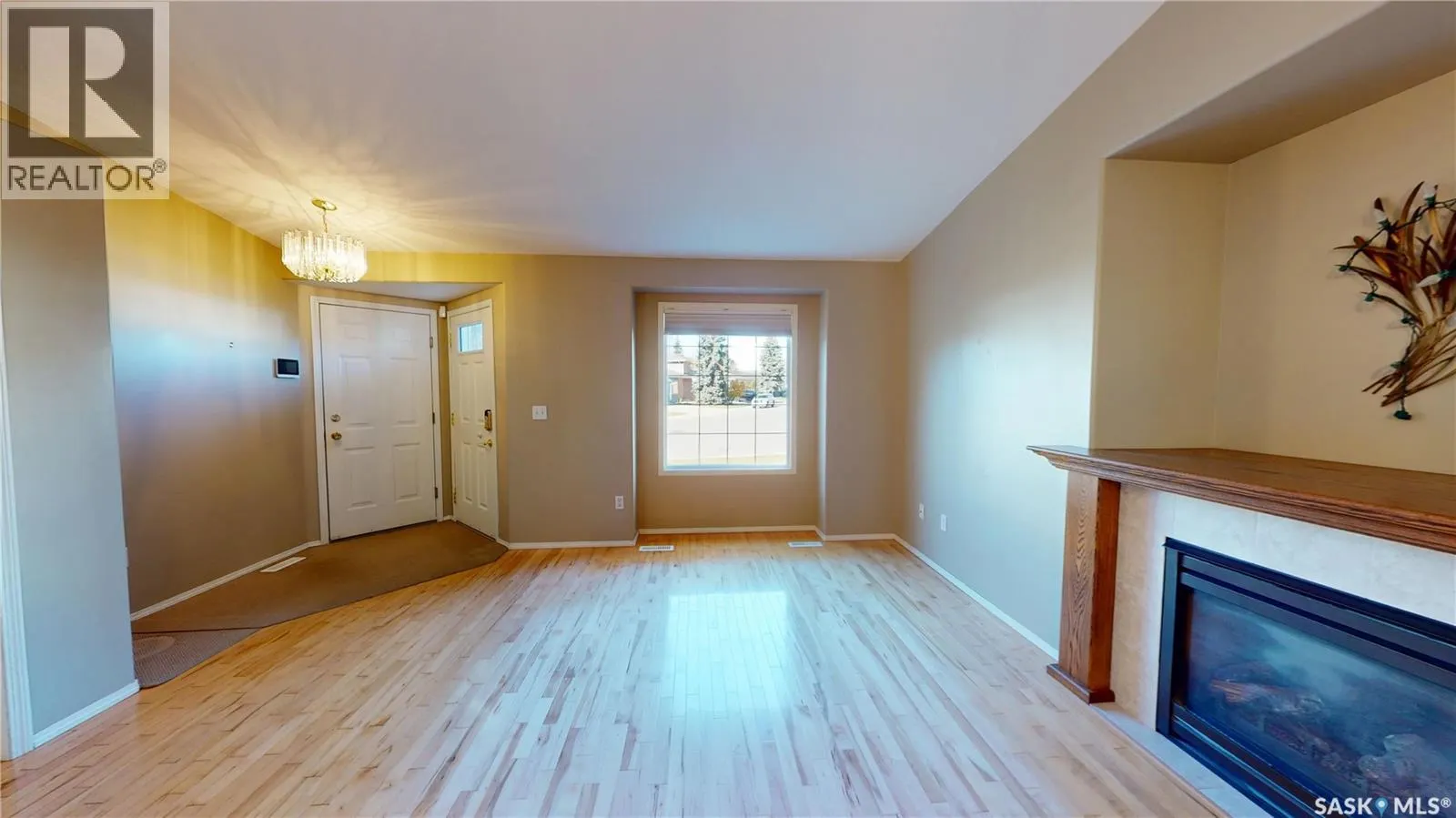 803 Swan CRESCENT