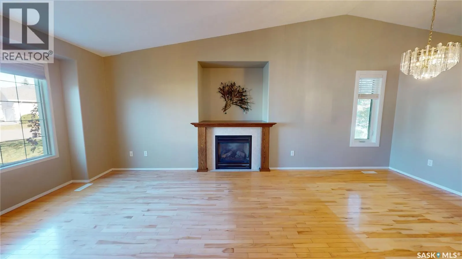 803 Swan CRESCENT