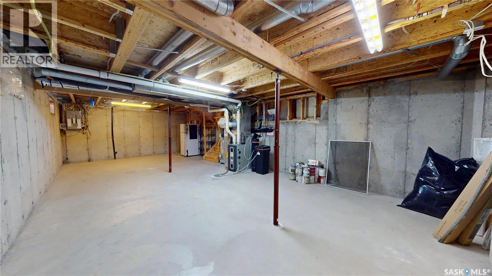 803 Swan CRESCENT
