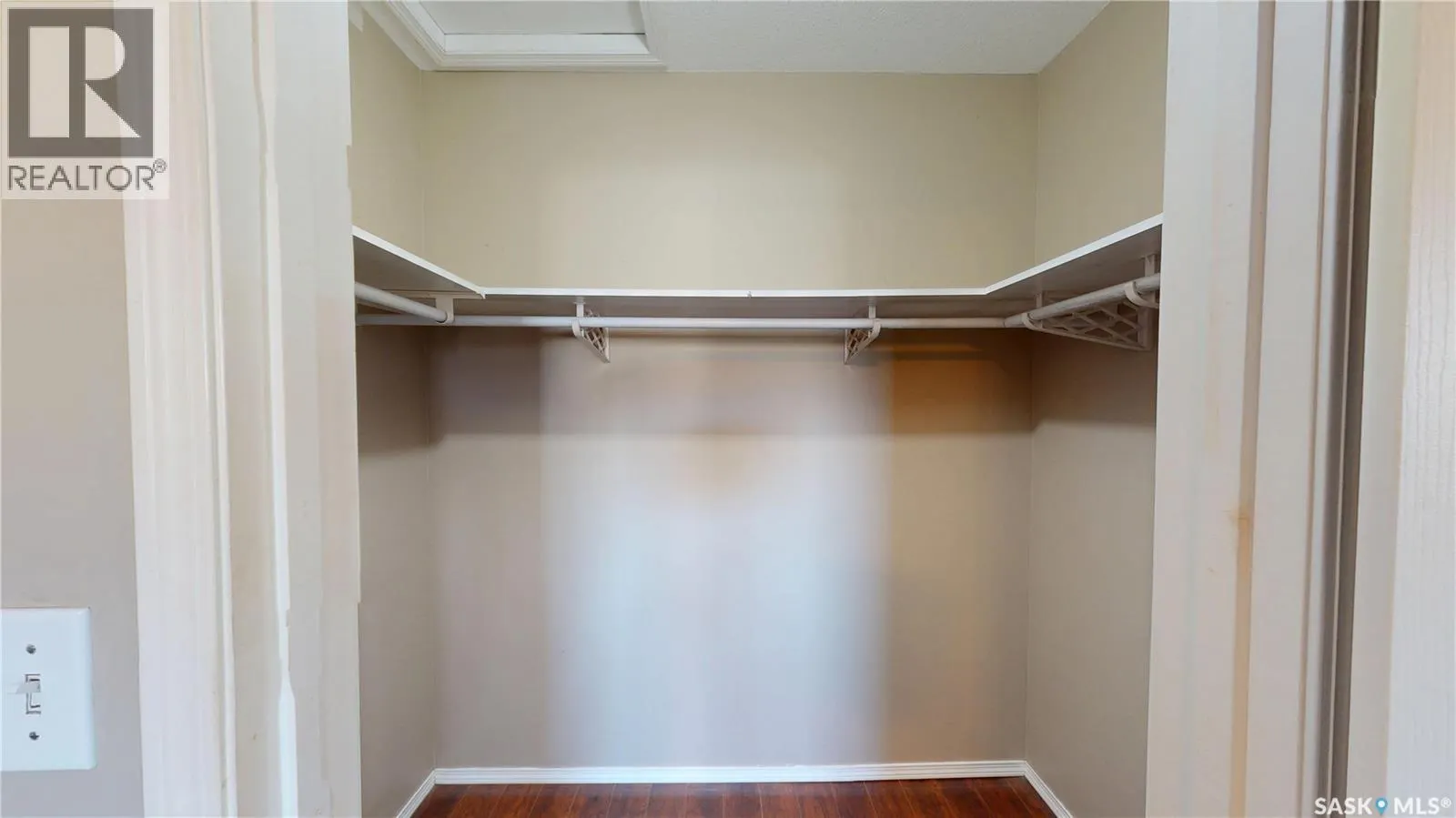 803 Swan CRESCENT