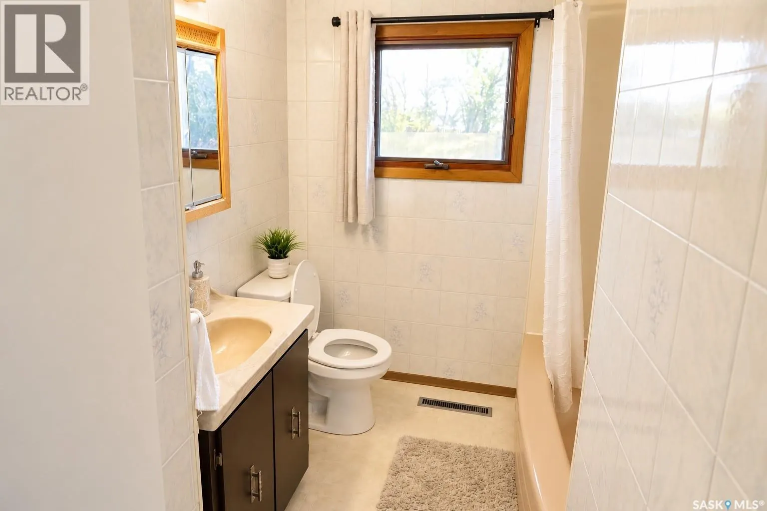 412 2nd STREET N