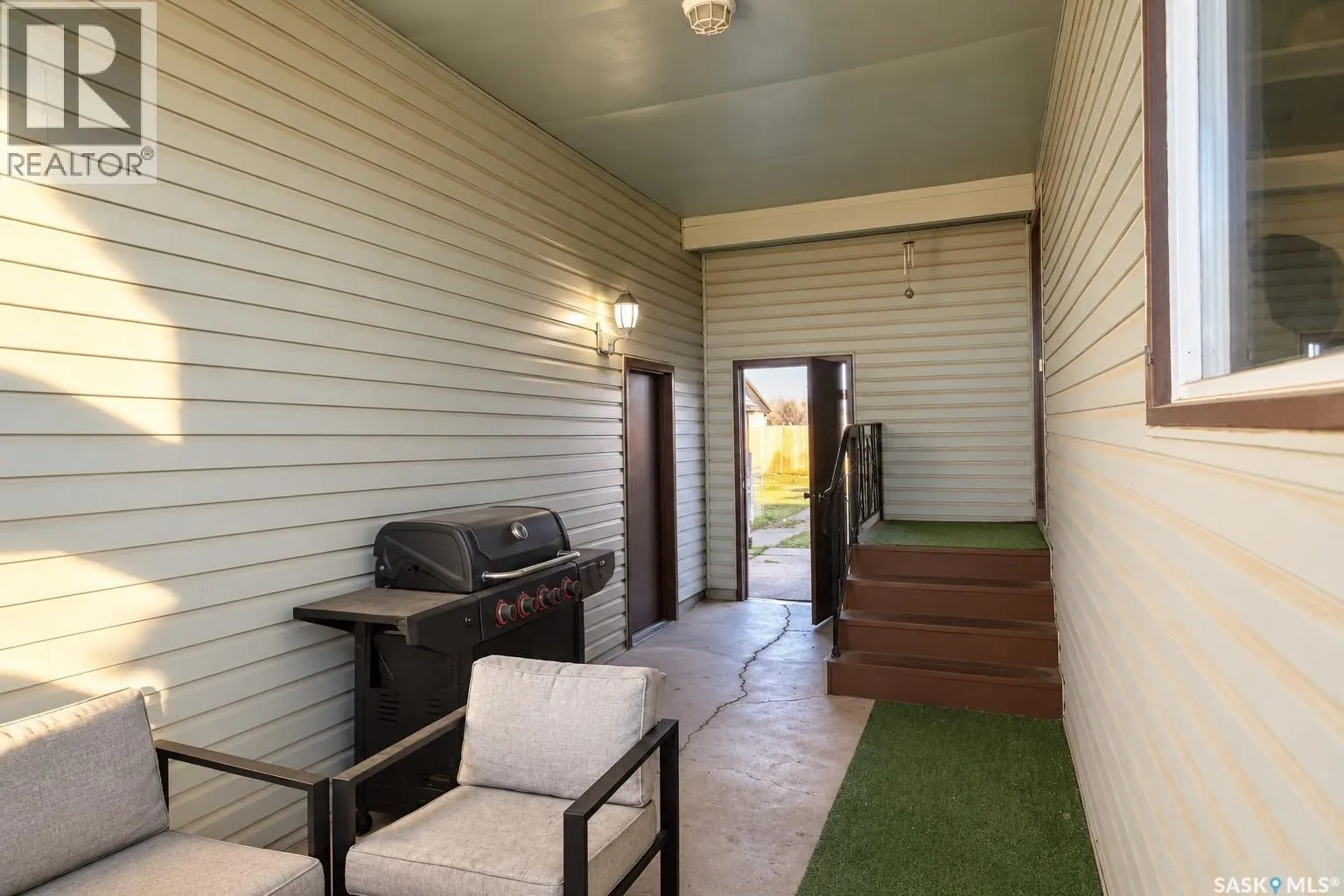 412 2nd STREET N