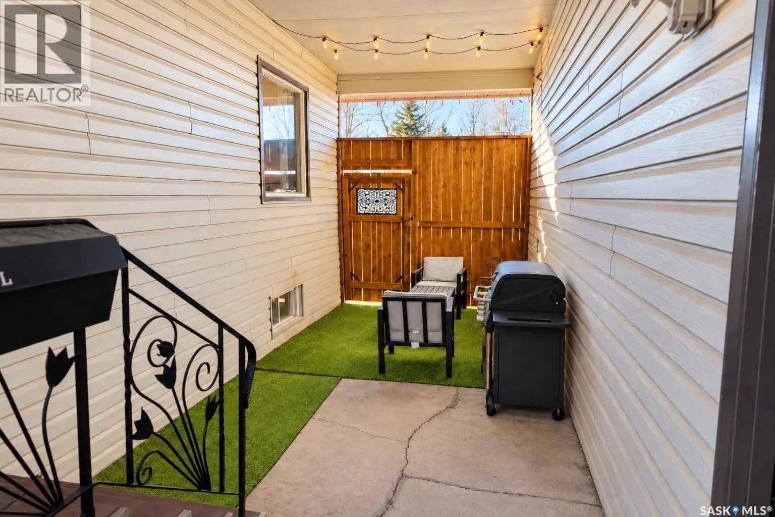 412 2nd STREET N