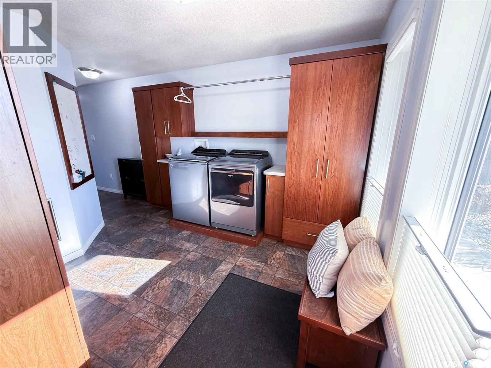 1105 Riverview CRESCENT