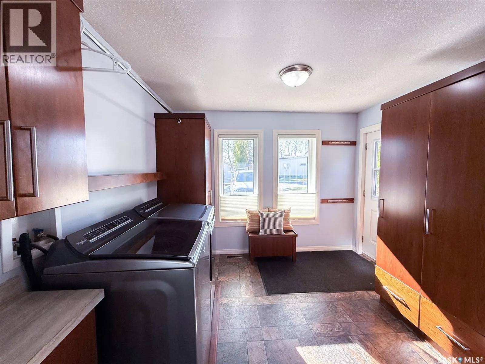 1105 Riverview CRESCENT