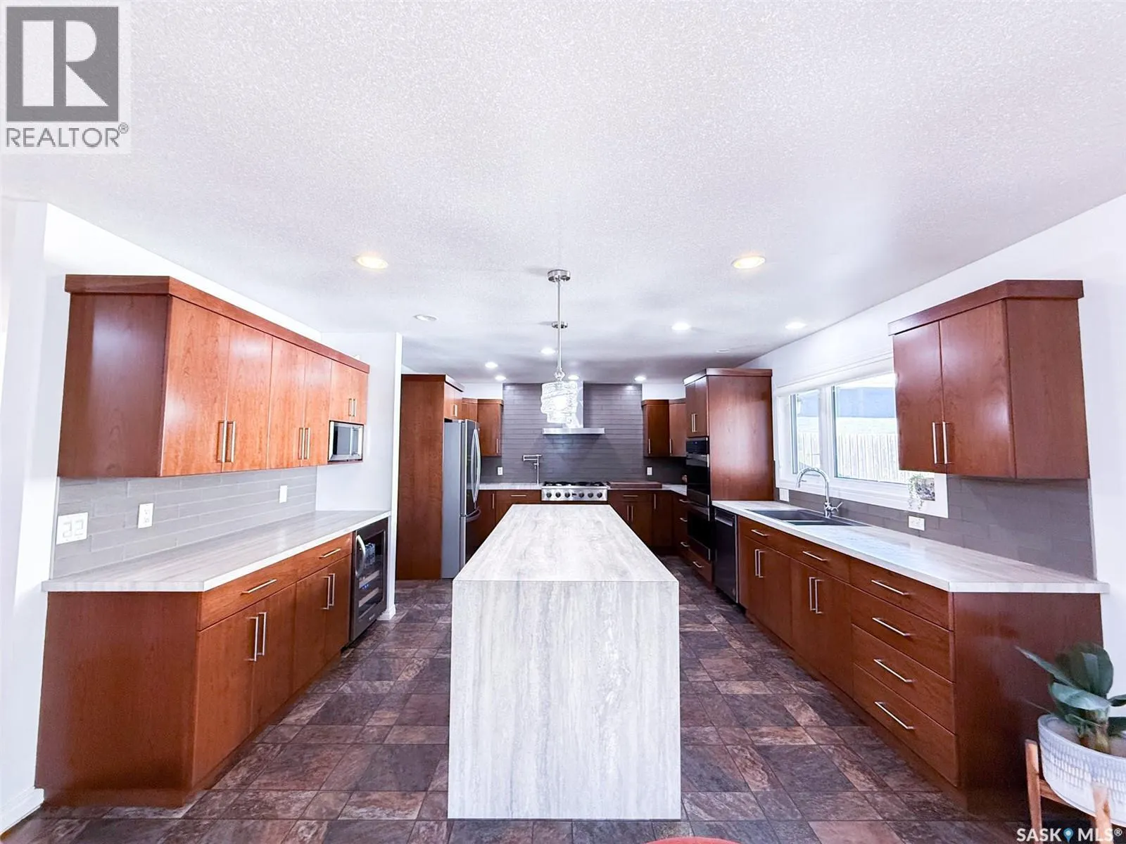 1105 Riverview CRESCENT