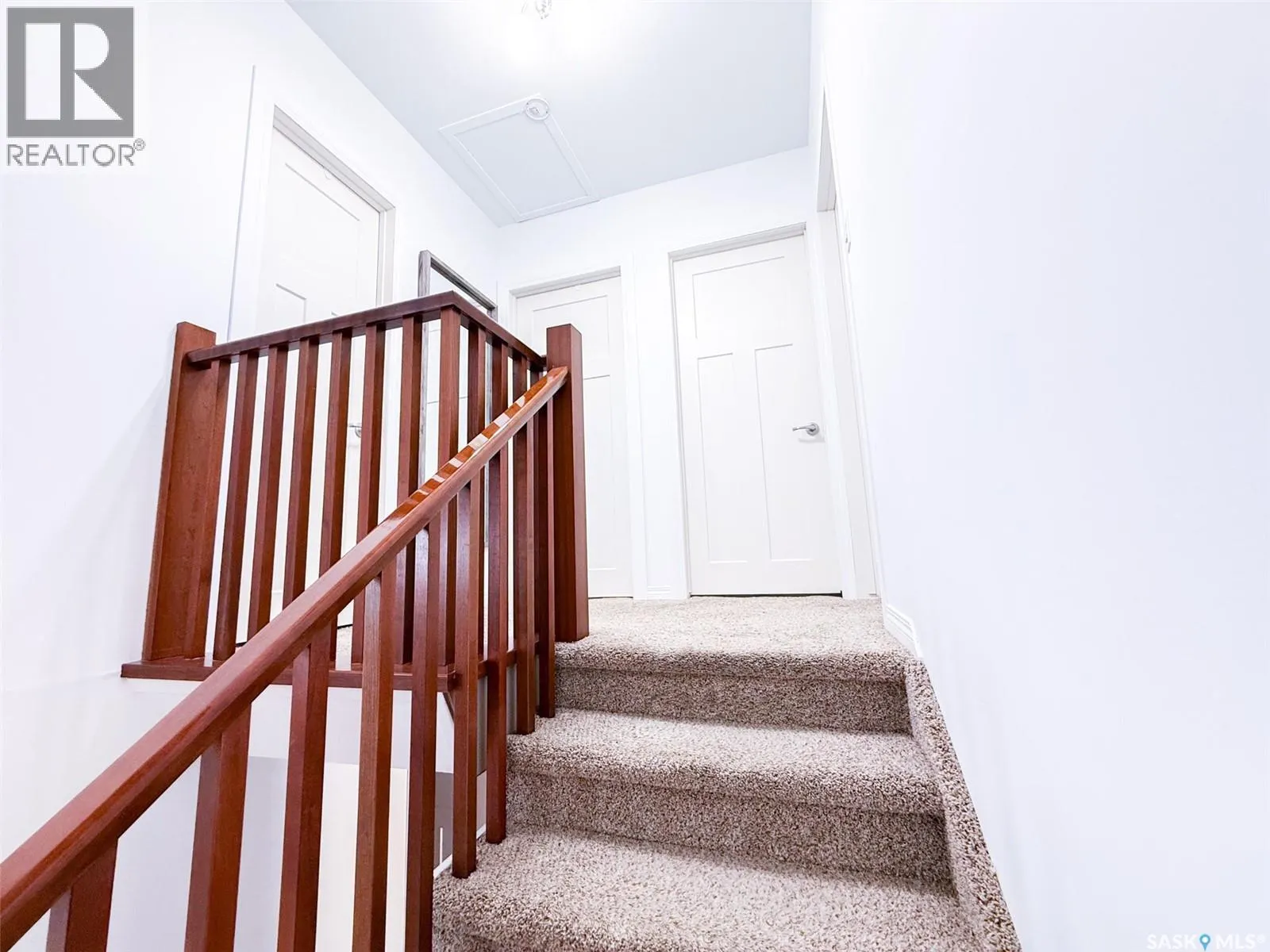 1105 Riverview CRESCENT