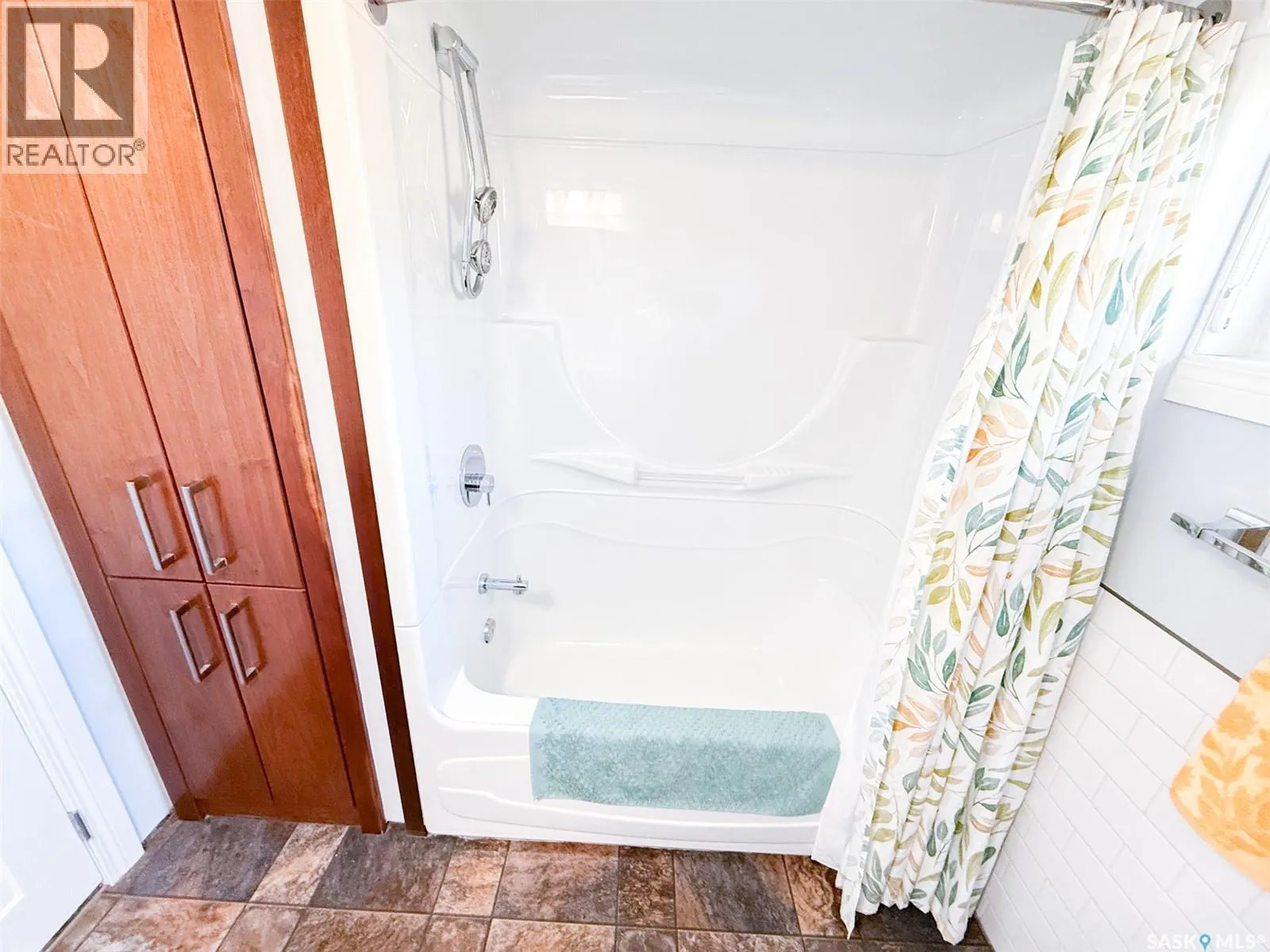 1105 Riverview CRESCENT