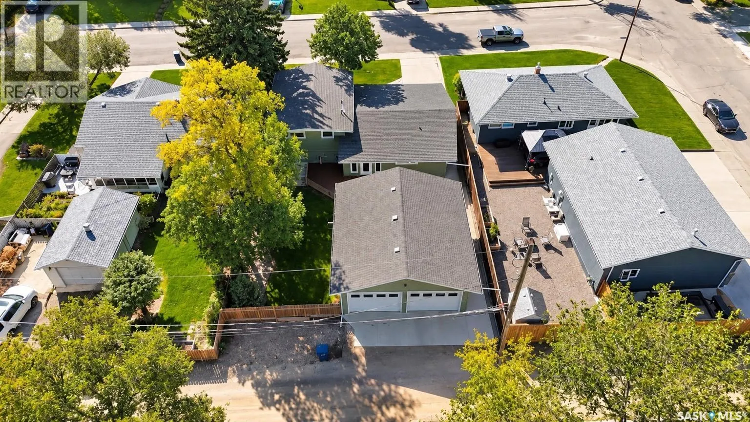 1105 Riverview CRESCENT