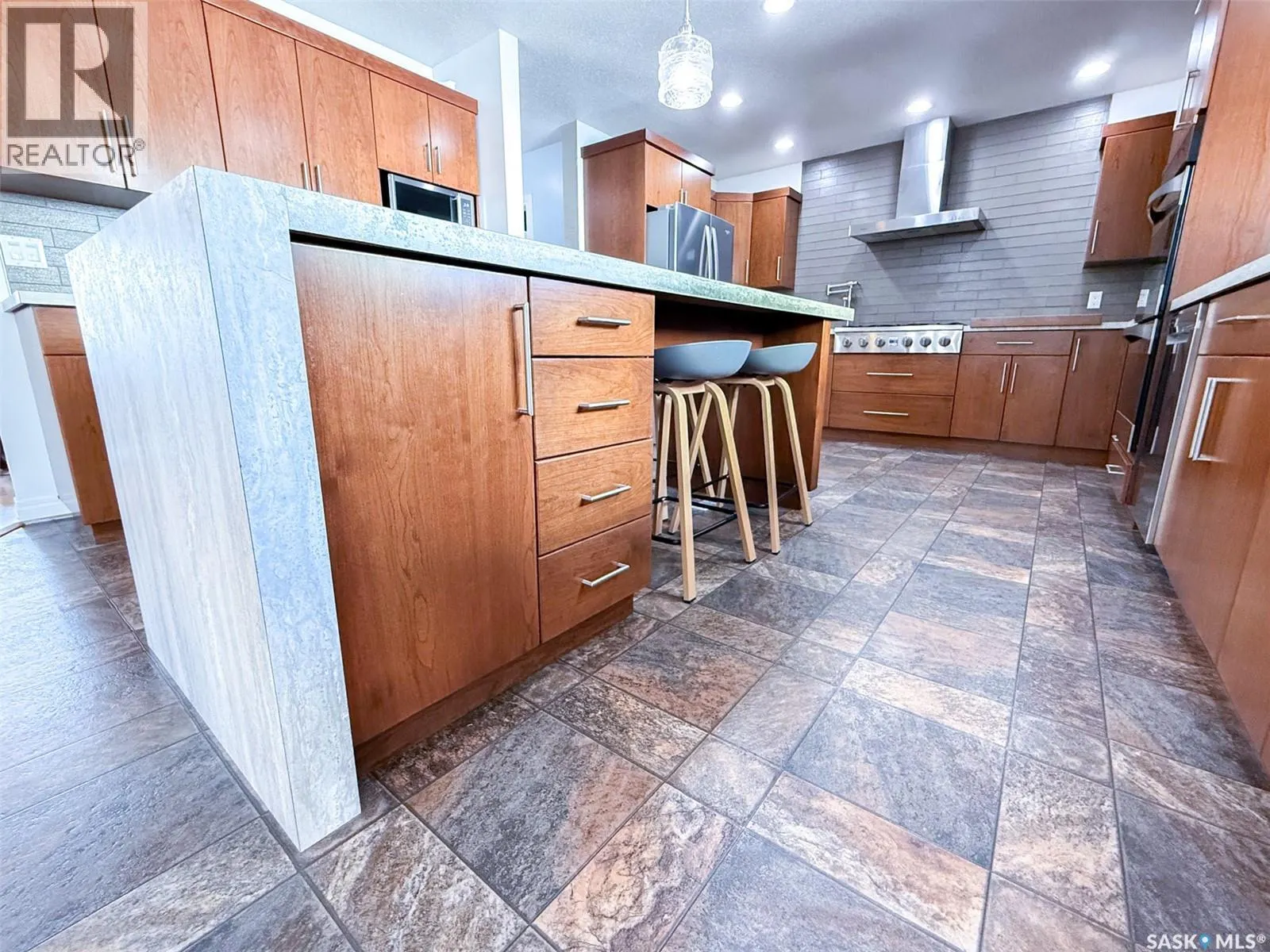 1105 Riverview CRESCENT