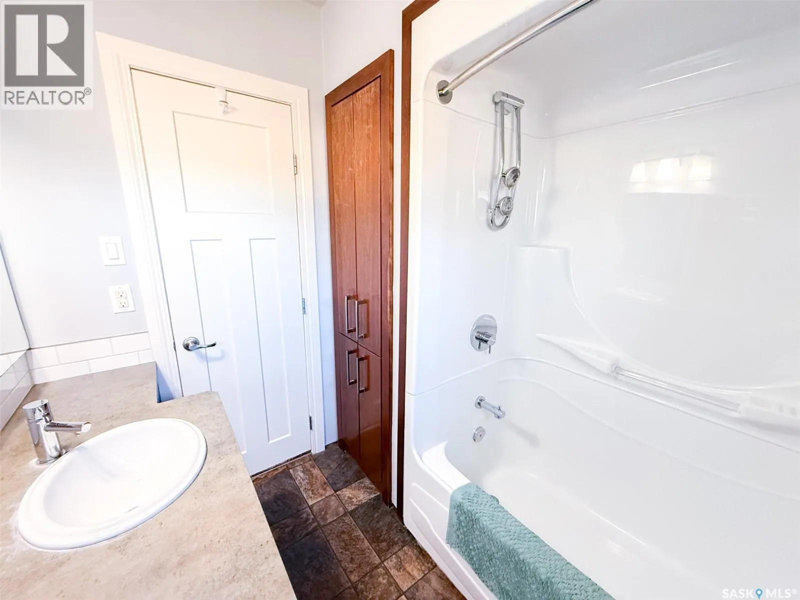 1105 Riverview CRESCENT