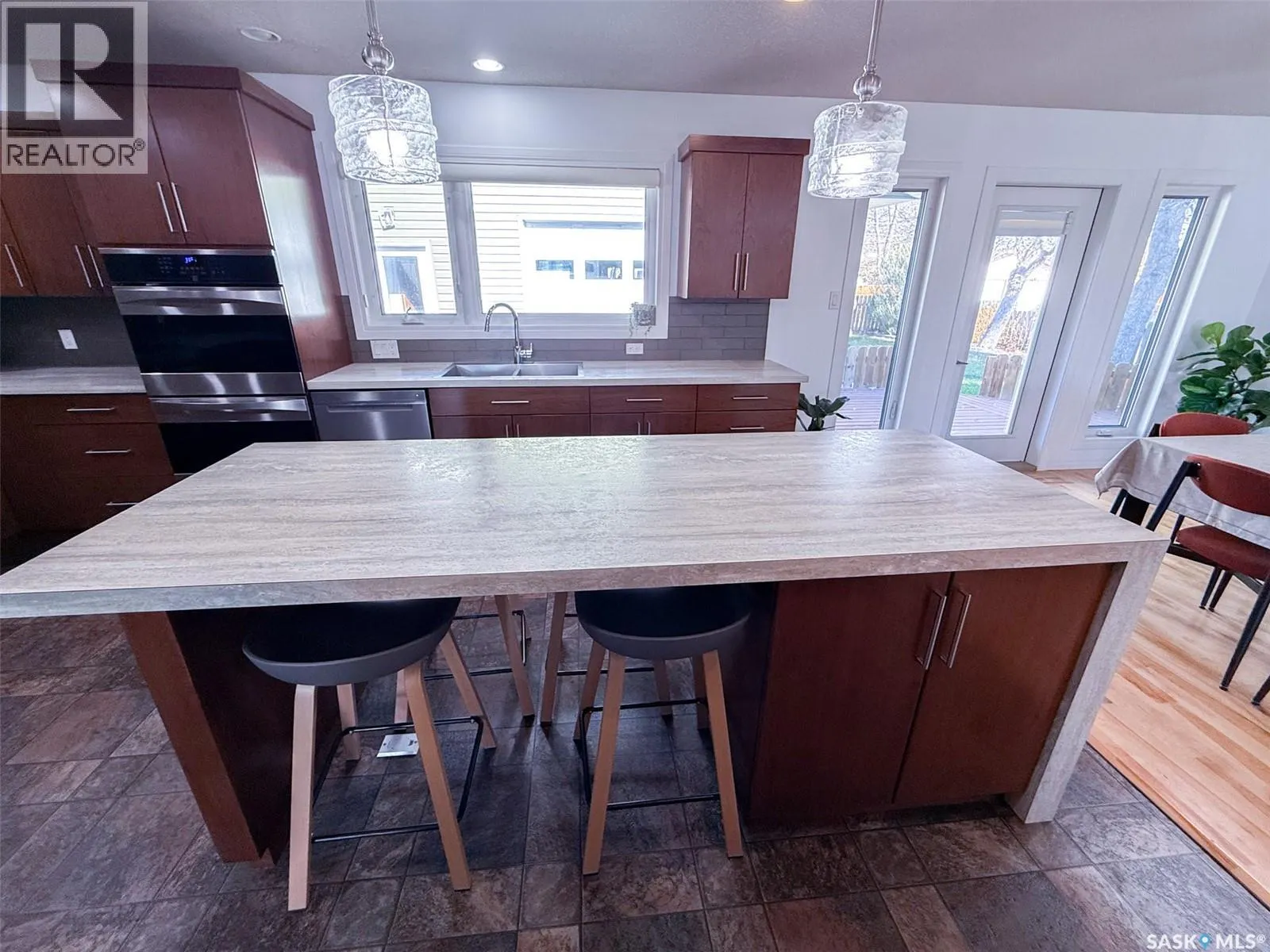 1105 Riverview CRESCENT