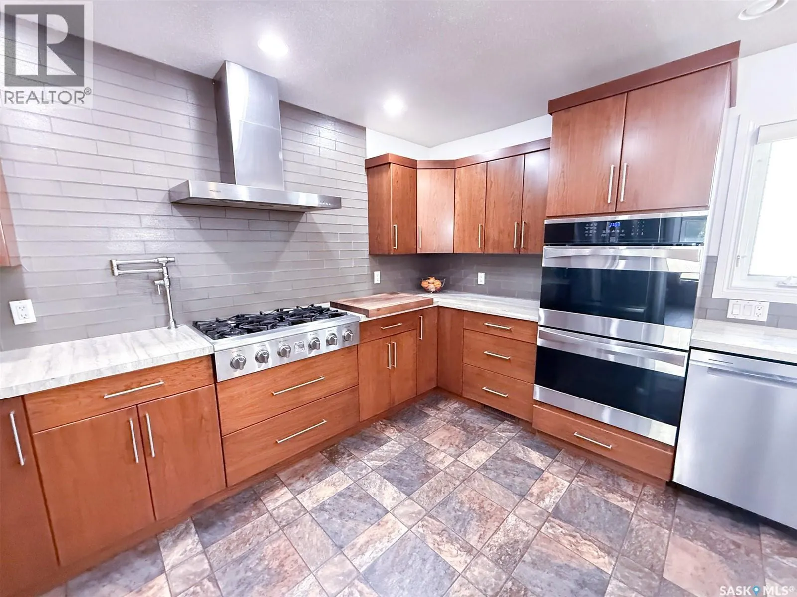 1105 Riverview CRESCENT