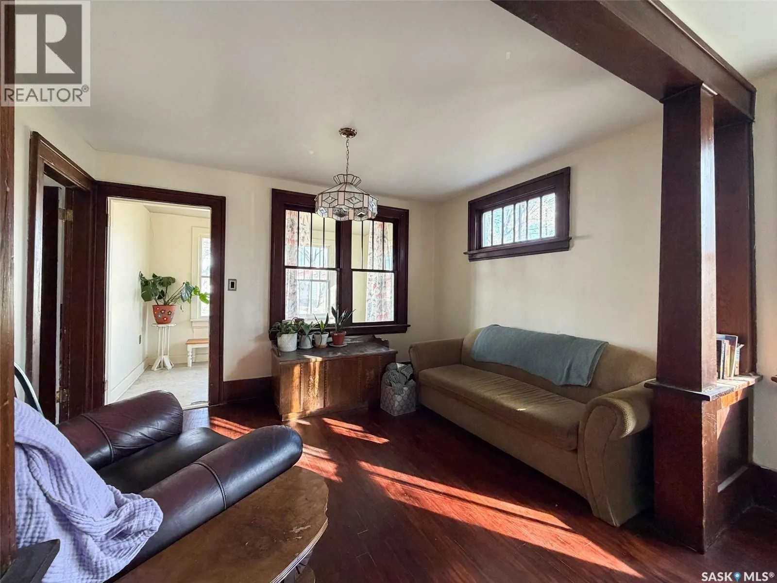 431 1st STREET W