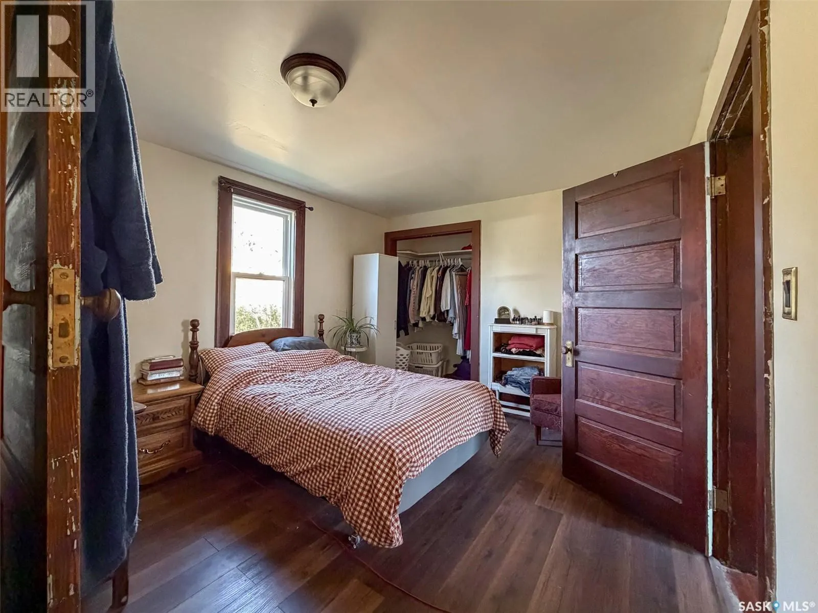 431 1st STREET W