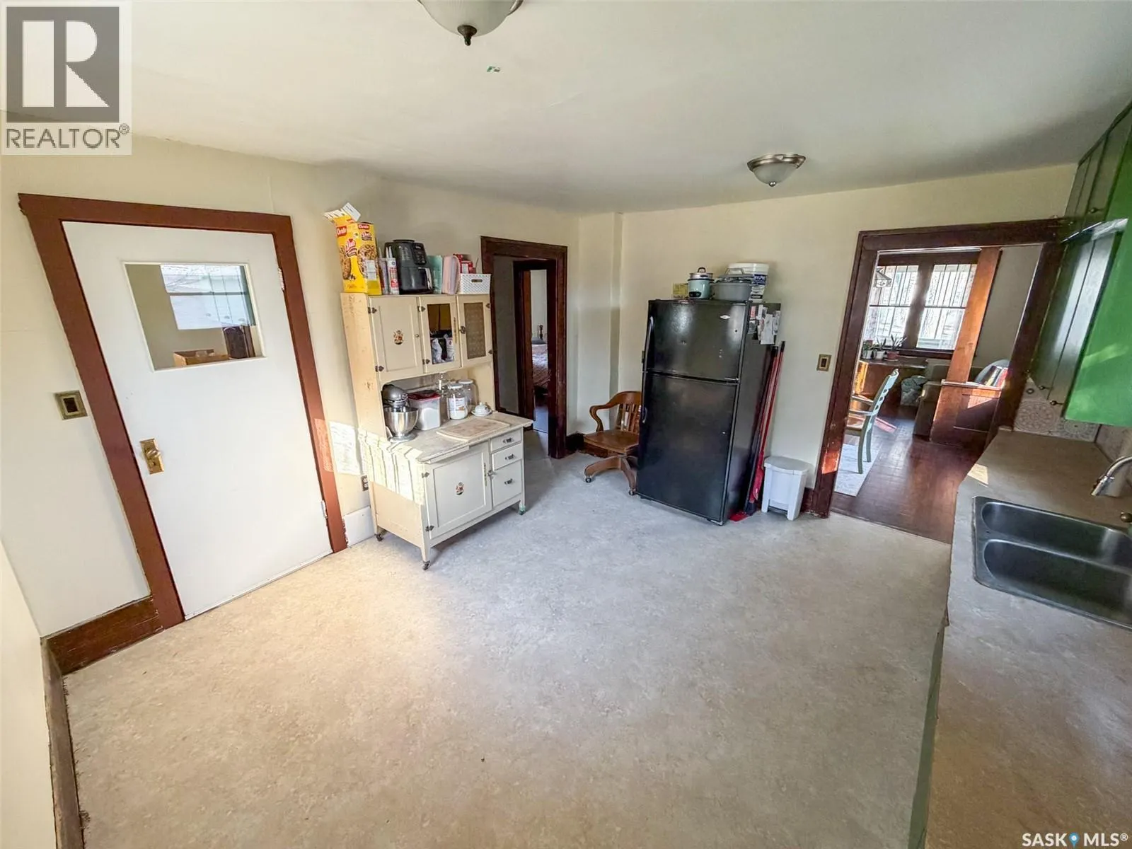 431 1st STREET W