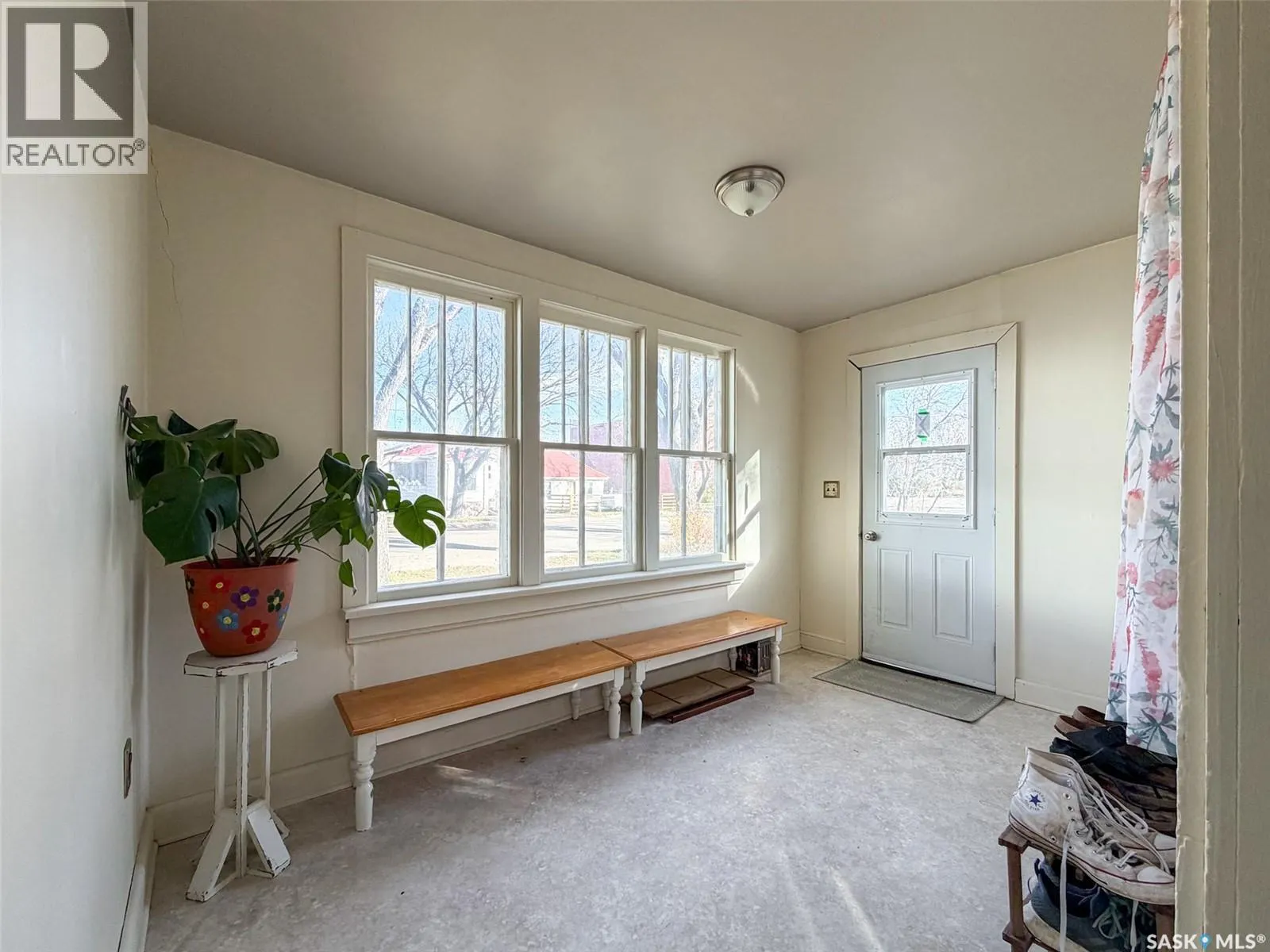 431 1st STREET W