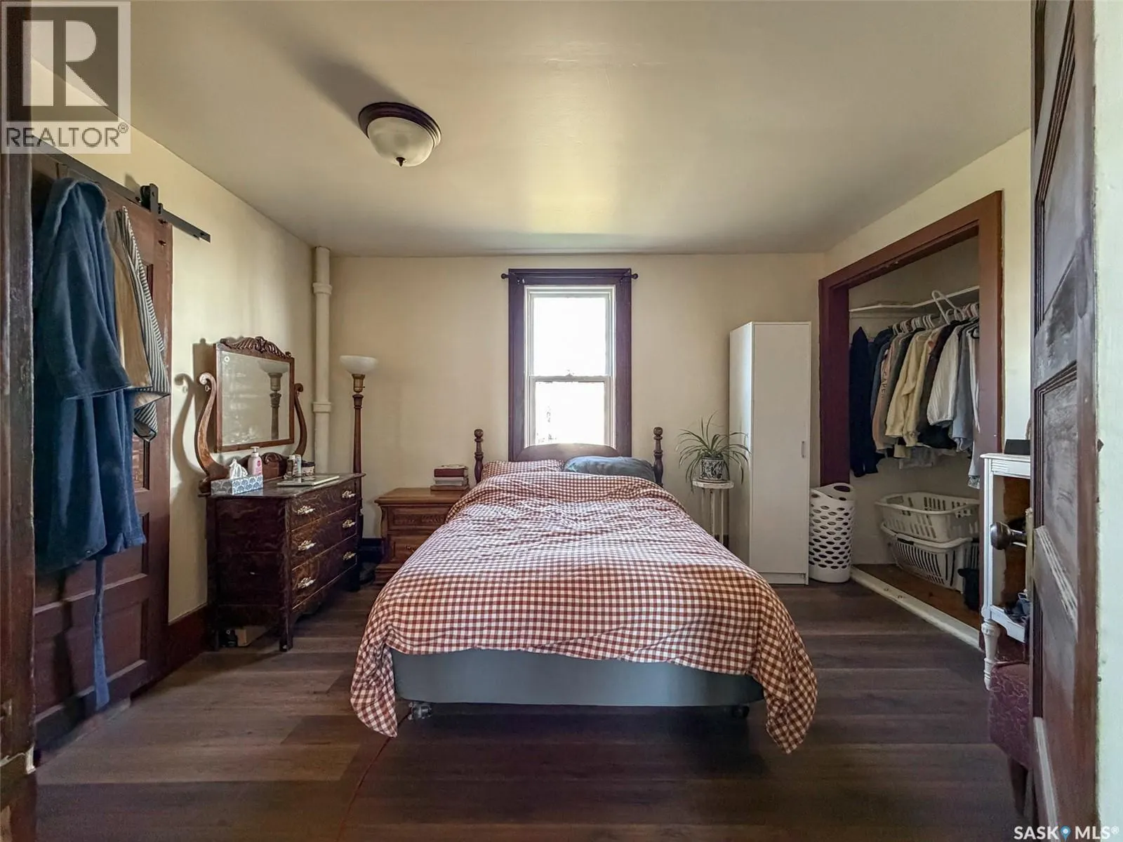 431 1st STREET W