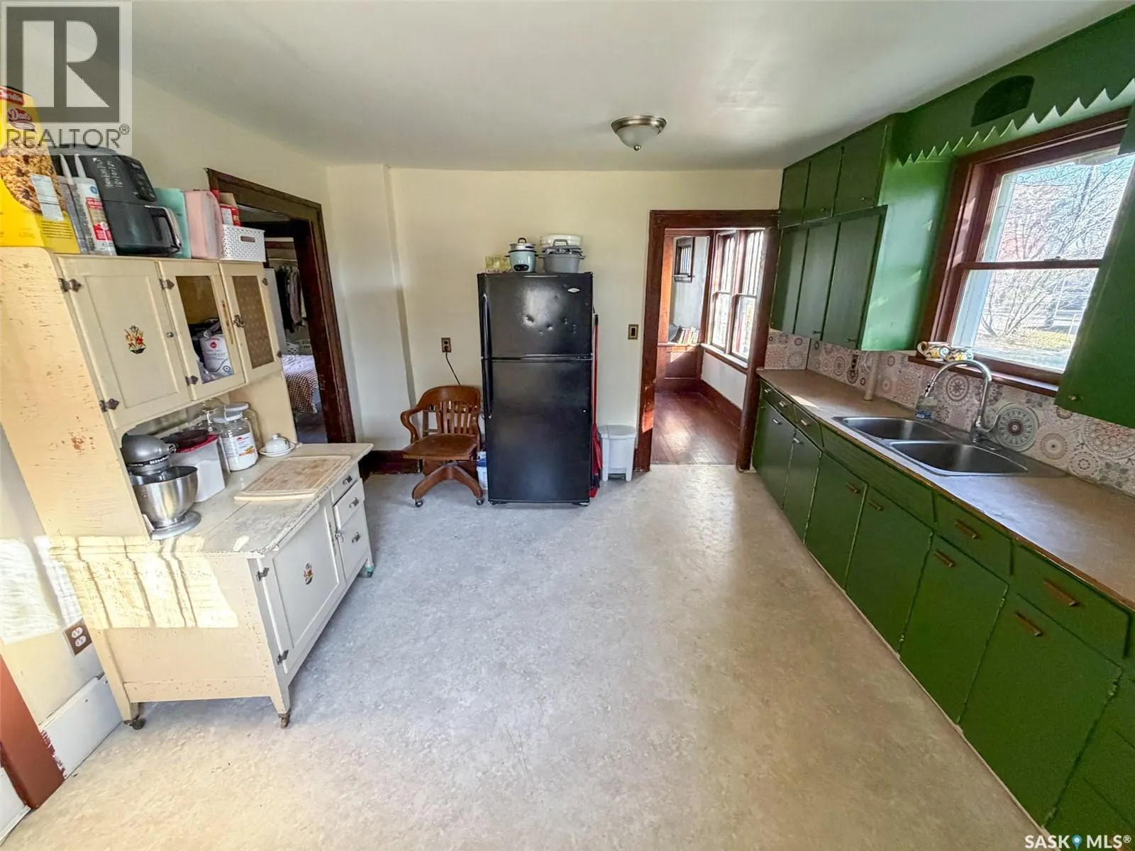 431 1st STREET W