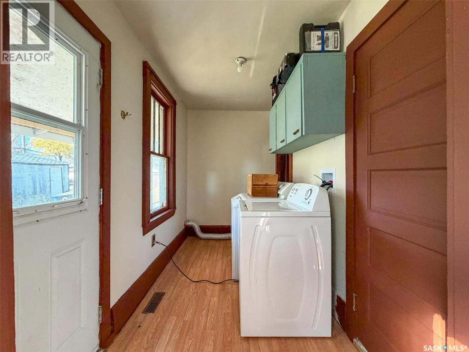 431 1st STREET W