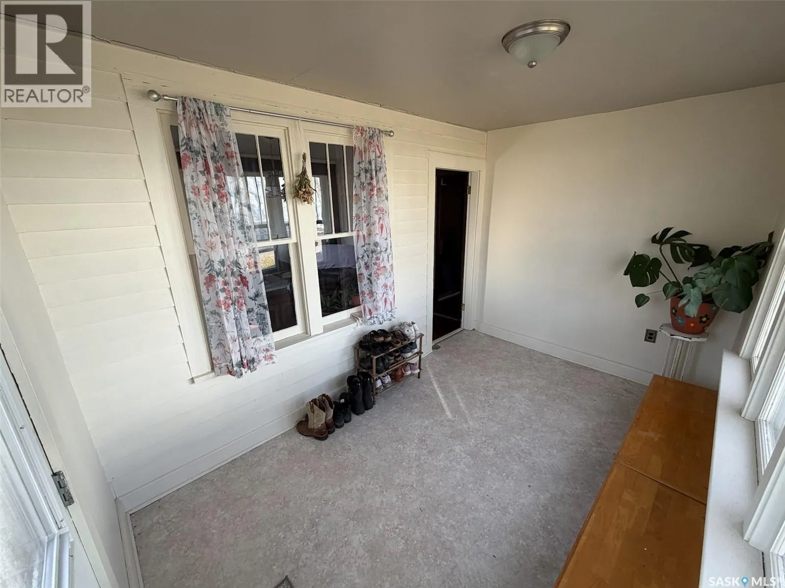431 1st STREET W